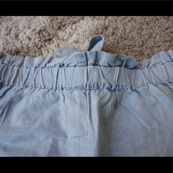 Romeo + Juliet Couture Ruffle Waist Chambray Short - Picture 7 of 8